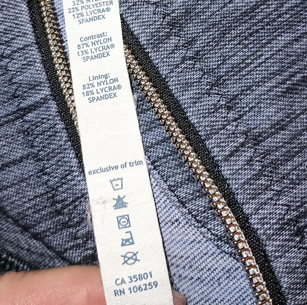 Lululemon Athletica Gray and Black Zip-Up Sweatshirt 8‎